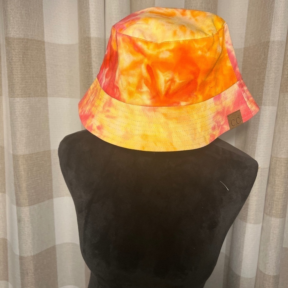 Bucket hat C.C reversible like new